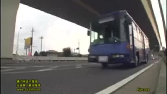Japanese girl fucks man in bus - xvideos.com.mp4