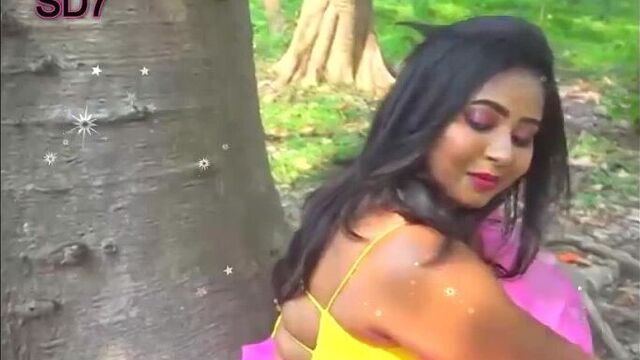 Soumi-saree sundari