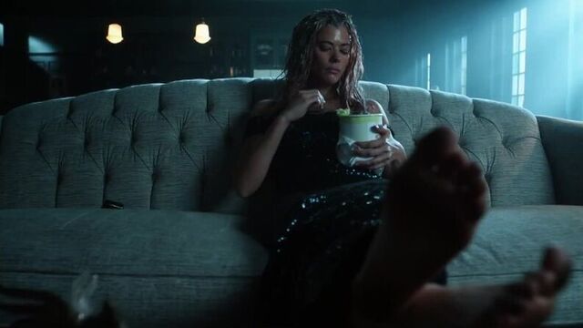 Peyton lists feet