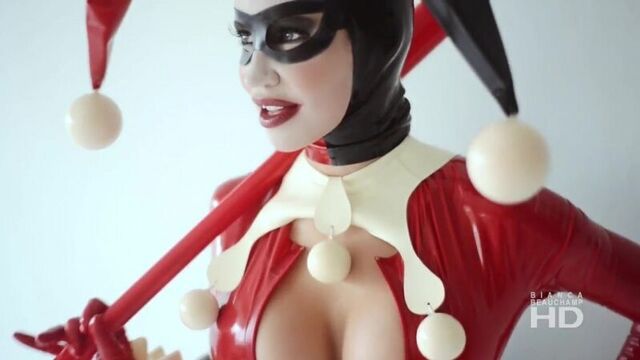 Hot geek 18+ id 1 (теги: tits, харли квинн, harley quinn, sexy, hot, сиськи, косплей, секси)