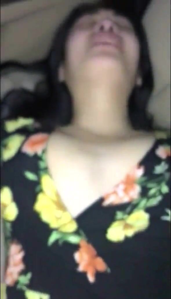 A young Asian girl gets horny and has sex in the car
