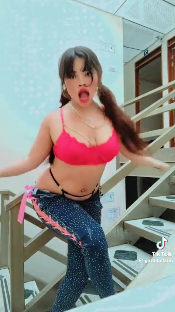 The girl moves her ass for likes, seeking paternal love and approval
