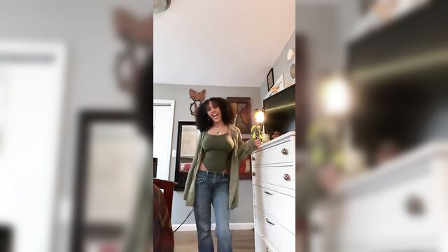 One of the sexiest ebony beauties on social media