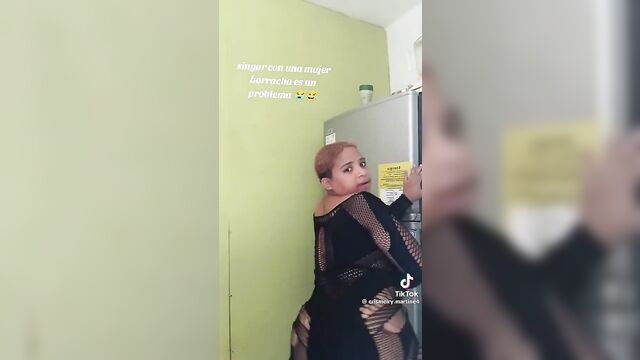 Mama luchona shaking her ass for likes