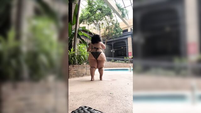 I’m showing off my beautiful bbw body with fat and thick ass
