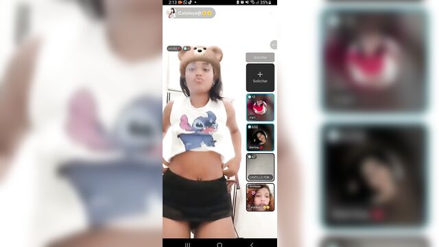 The morena girl is dancing tiktok and showing her ass