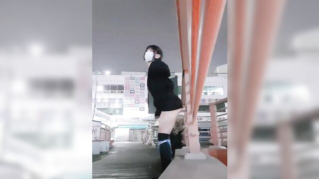 Amateur asian girl masturbates with a dildo on the street outdoors