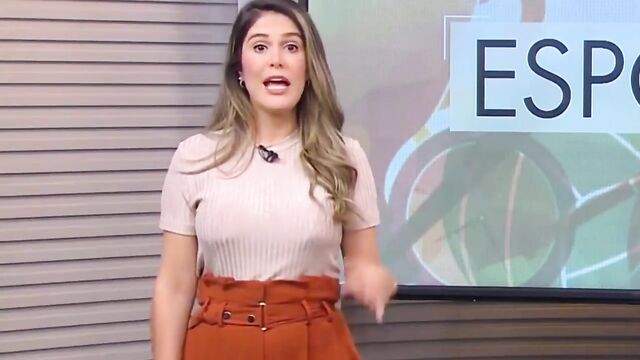 Kelly costa is a young woman who shares her sexy videos with pleasure