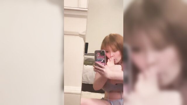 Ginger hottie avalon warren shows off her big ass and tits