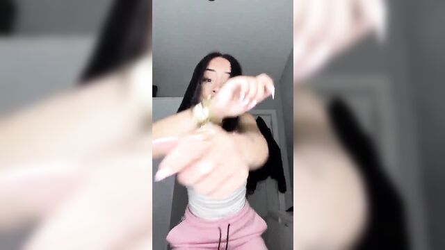 The whore lucia carmona only knows how to move her ass, but she does it well