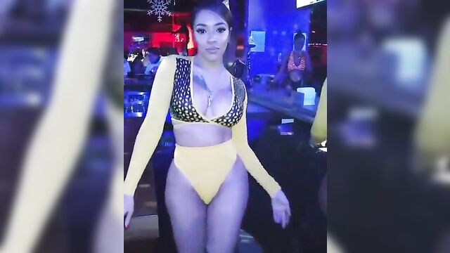 Eva lo dimelo 2 is a sweet and expert pussy lover