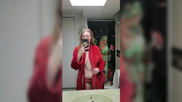 The fat white girl masturbates her sweet pussy on reddit