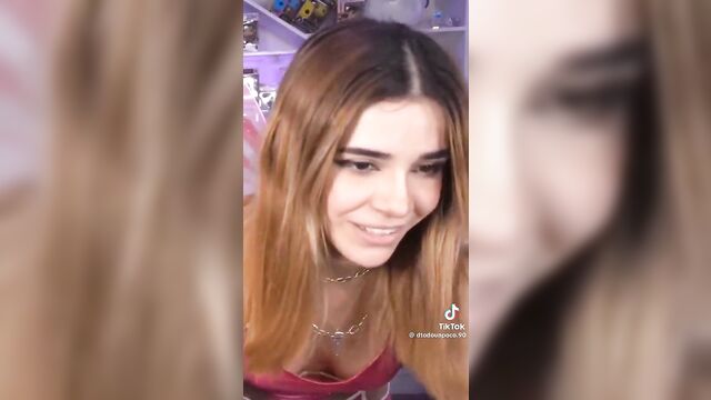 Alana has a juicy ass to shake and a sweet surprise ??