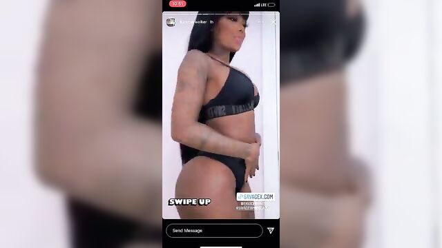 Summer walker is a good girl who loves to masturbate and show her body