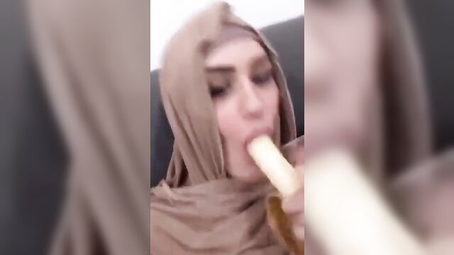 Lebanese hijab leila hamzy and sis maryam getting freaky again