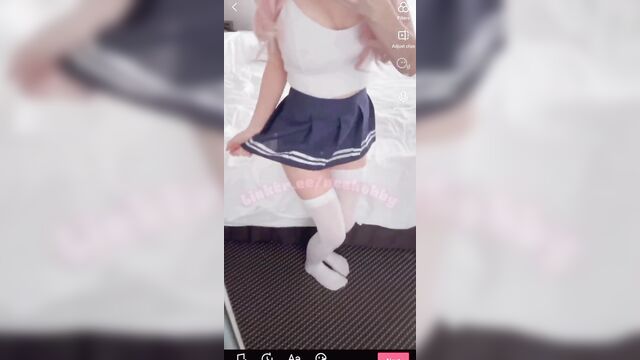 Asian girl from hotel leaked her snapchat and tiktok content