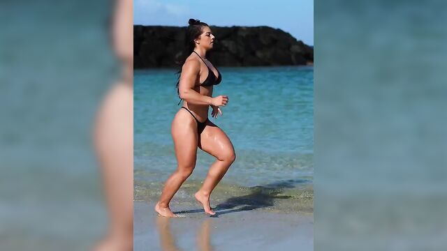 Young muscle goddess ida bergfoth shows off her biceps and booty