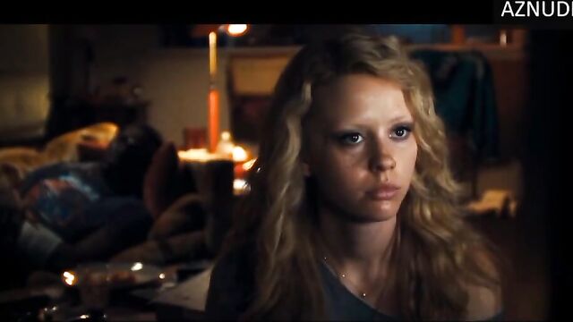 The extended mia goth ai scene is too much to handle
