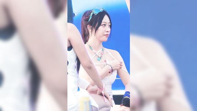 K-pop idol jeewon of cignature fucks like a slut in front of the master