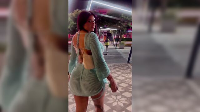 Latina marlene shows her body in a provocative way to excite the audience