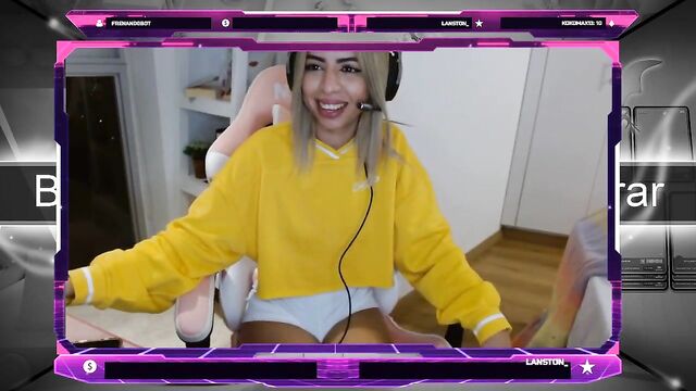 Kimmikka’s twitch stream features a hot tub and a sexy bikini