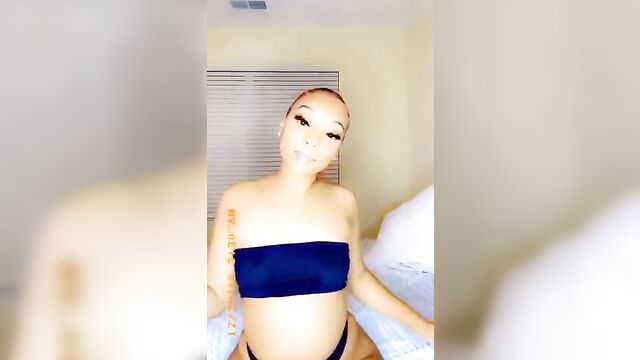 Real amateur couple shyanne fucks at home without any camera crew