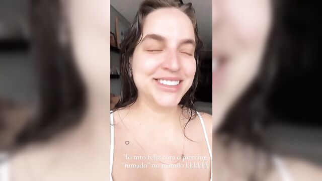 Bruna olhos azuis peituda buh unzreta