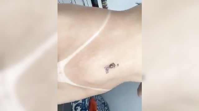 Babe dancing to the beat of mc pipokinha with a sweet and tasty ass
