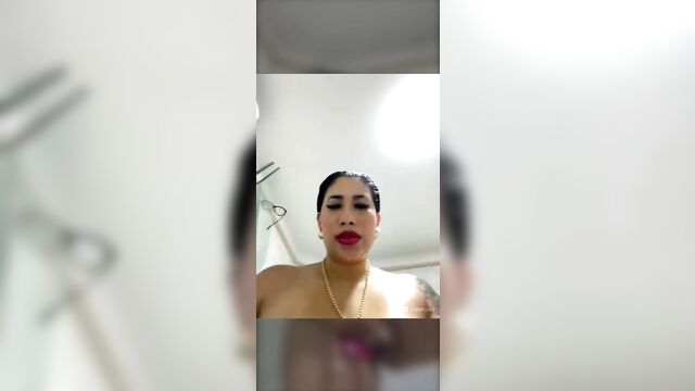 The slutty kiim_taaylor gets masturbated and bathed after sex