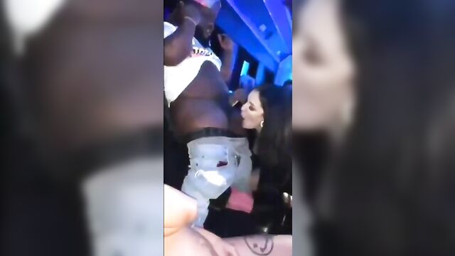 Public sex with a stunning woman is always exciting