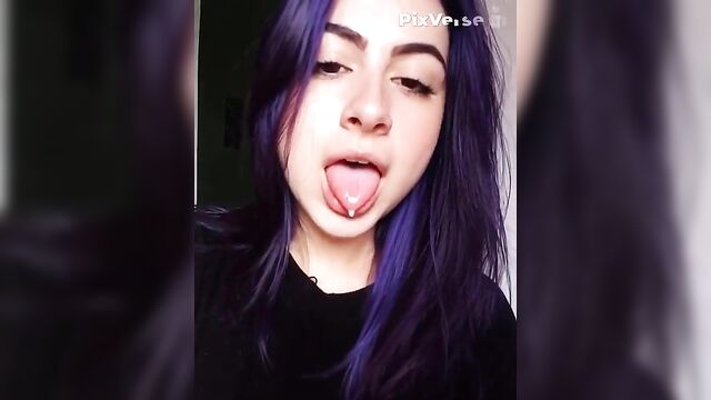 A very hot stream by the beautiful twitch streamer suellen!