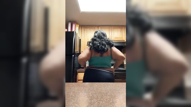 I fucked my friend's mom in the hotel room - download