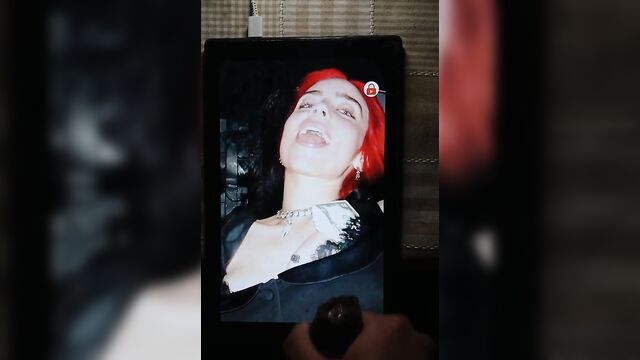 A tribute to billie eilish in a messy, intimate setting