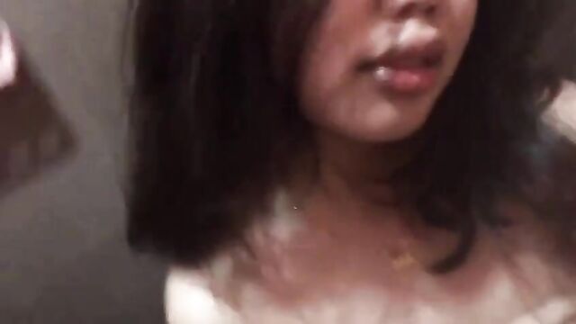 Hot filipino model caught jerking off in a scandalous photo