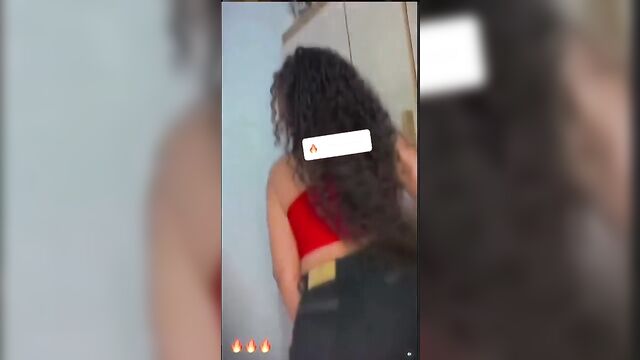 Safada venezuelan girl shows her ass and tits on instagram