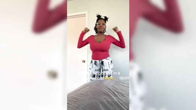 A girl with big tits shoots a video for tiktok