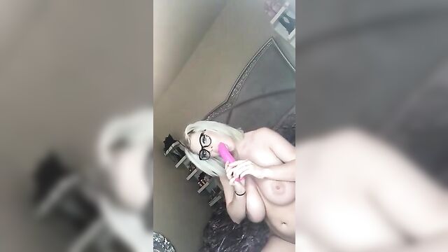 Austyn monroe is a cam girl with a wild side