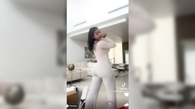 Ari does a sexy lingerie try on haul