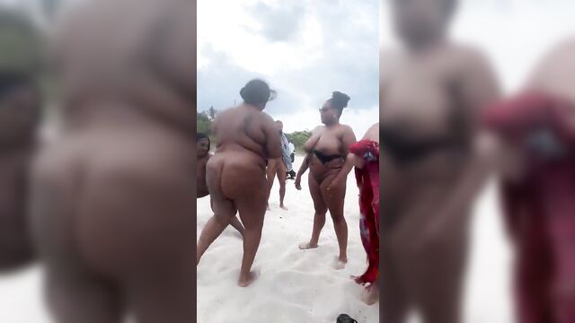 Friend without panties at the beach - new video