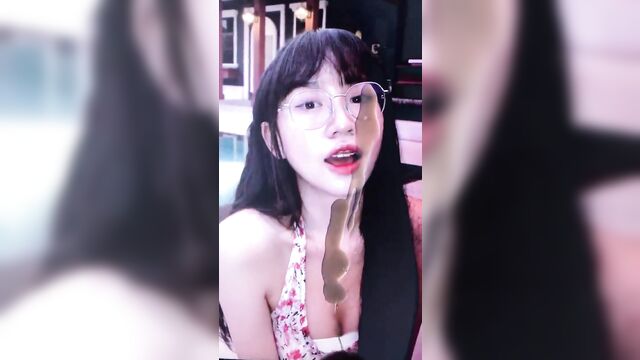 Minpandox thai girl got her eyes gapped by a huge cock