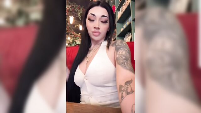 Thick ass snow bunny aaliyanaboooo twerks and shakes