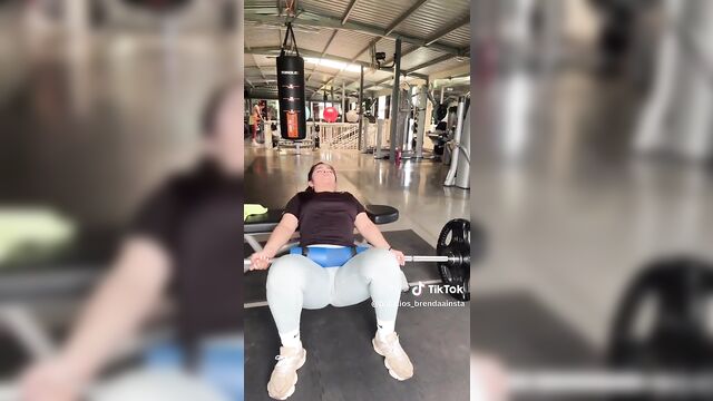 Fat woman selling her ass in the gym