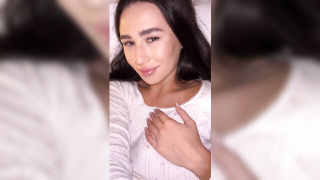 Man masturbates to the sexy alternative girl playing with her pussy on omegle
