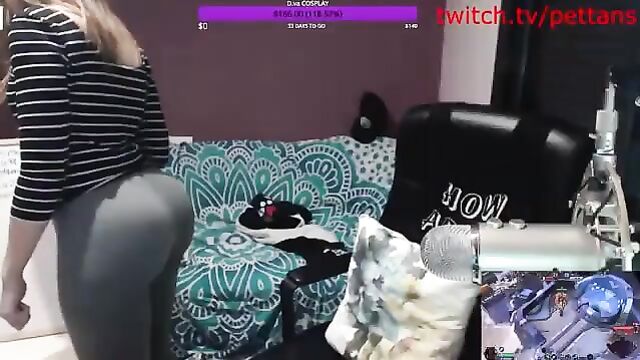 Thicc ass twitch streamer pettans gets her booty spanked