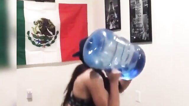 Latina mma fighter lucerø acøsta shows off her huge tits after work out