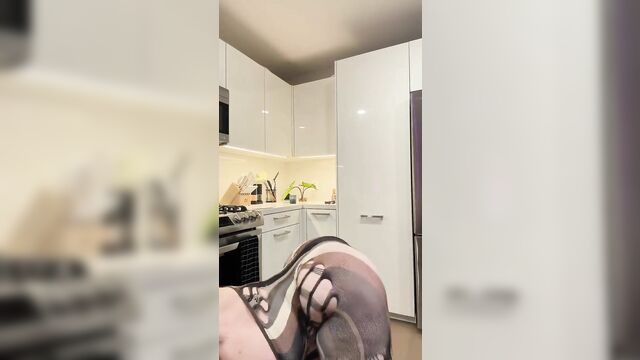A big ass moroccan girl twerks passionately, showcasing her fiery energy