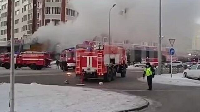 В нур-султане горит жилой комплекс предположительно, это жк "акжайык", расположенный на проспекте мангилик ел. очевидцы сообщ