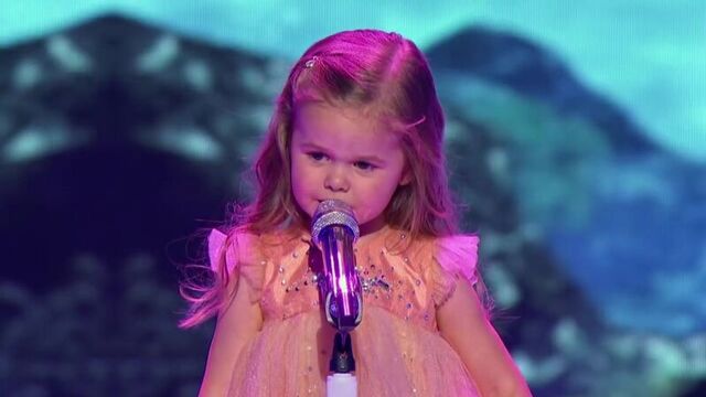 Маленькая девочка поет/ поет в 3 года / little big shots - 3-year-old little mermaid singer is everything
