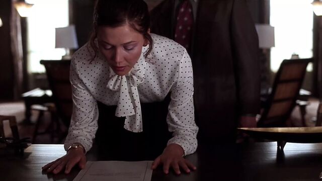 Maggie gyllenhaal sex scenes - secretary