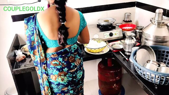 ( kichen sex )6) mami khana khane baithi hai jab tak chod lete hai